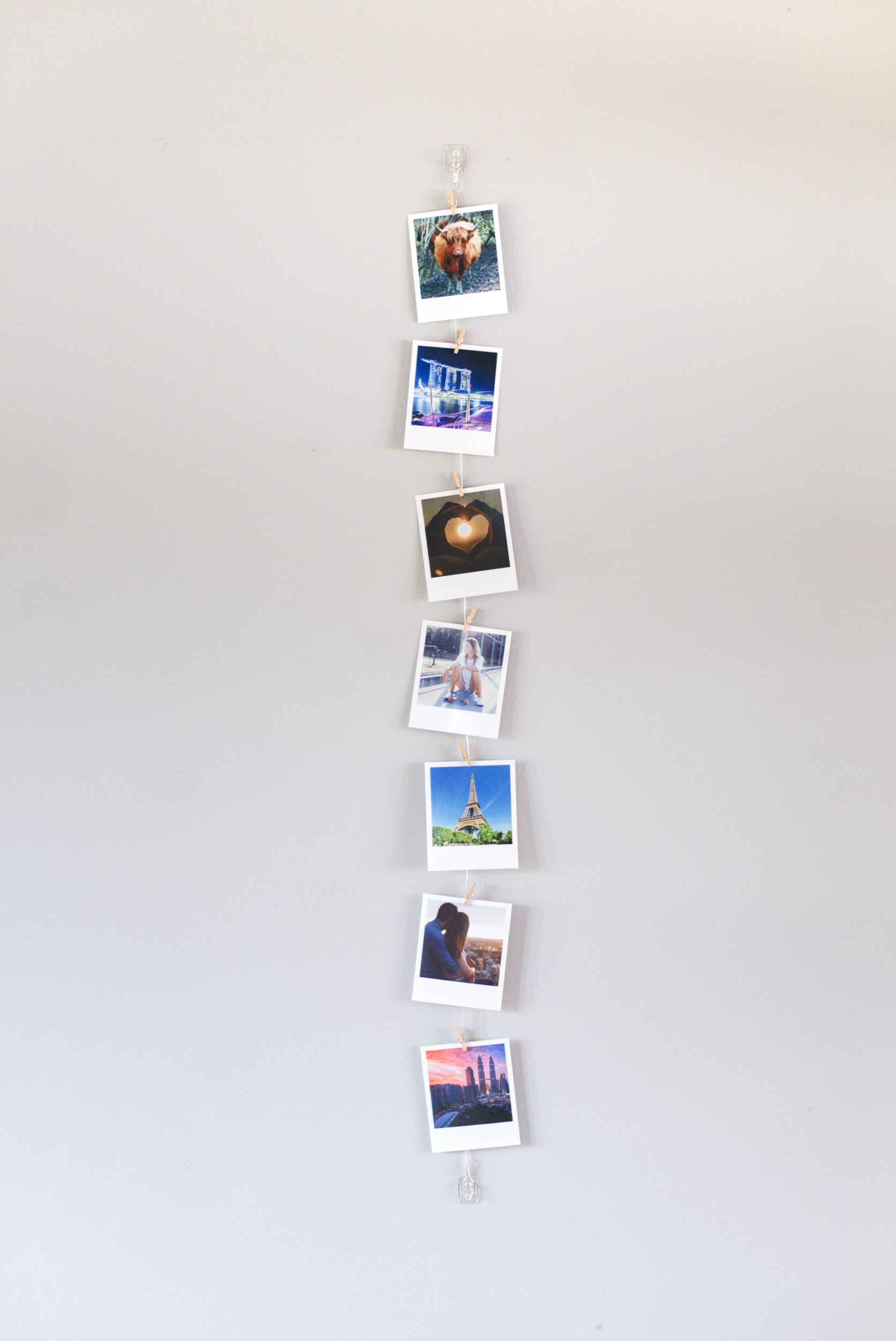 Vertical cable photo display