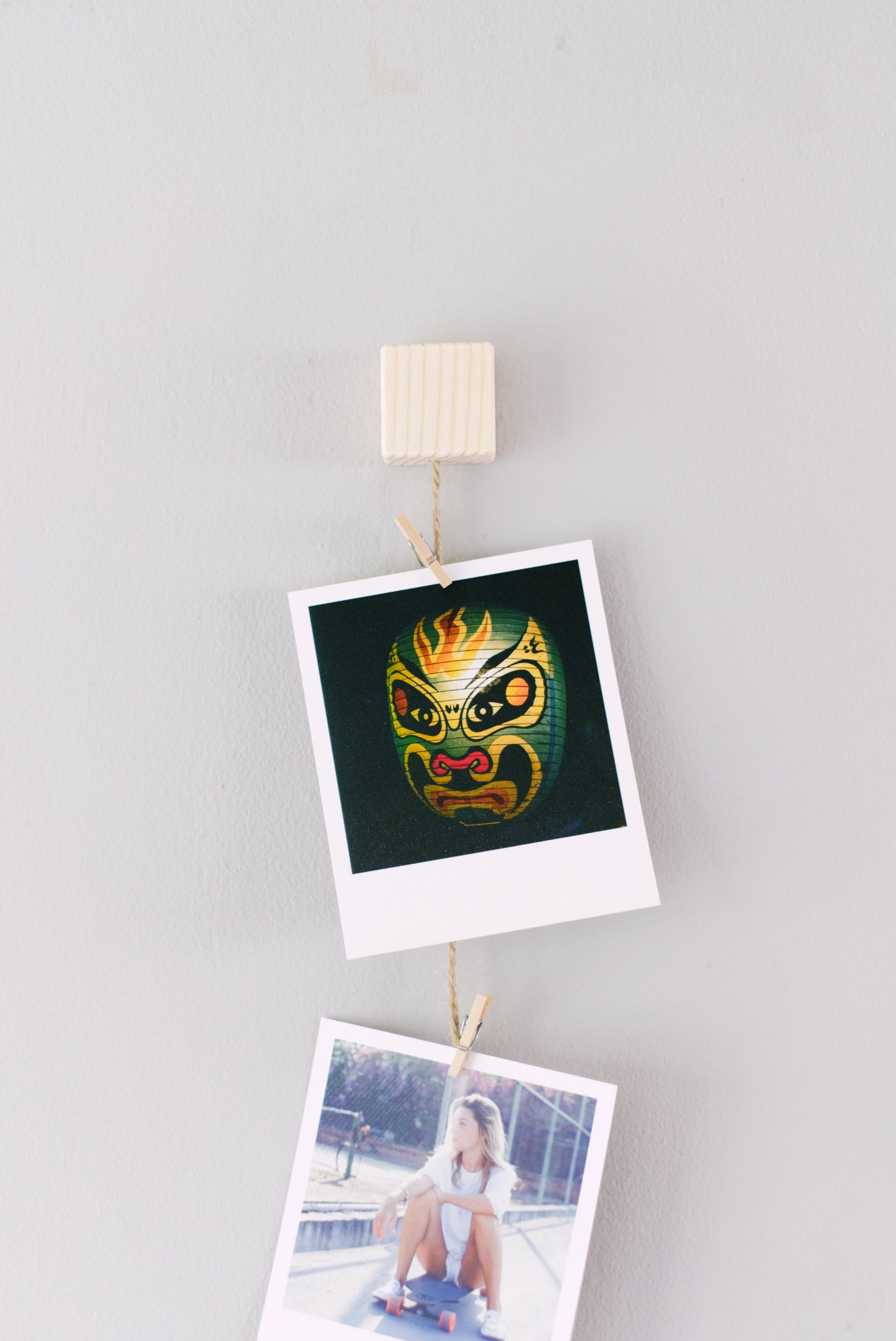 Wood and twine vertical photo display