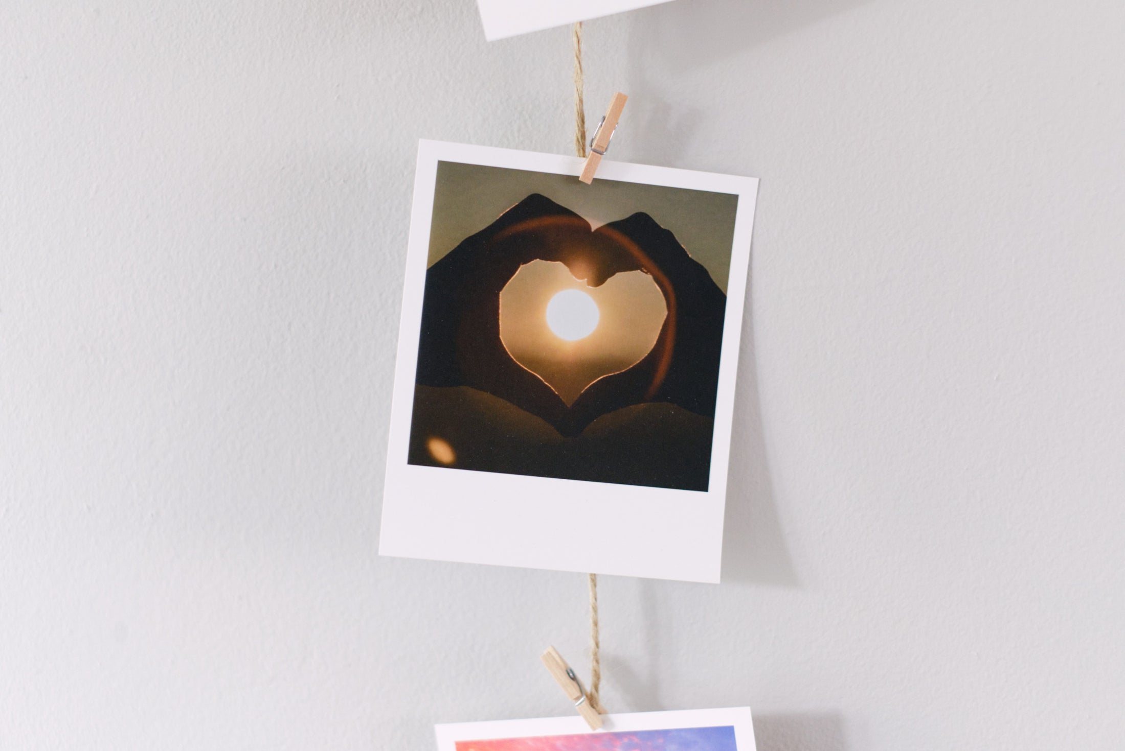 Wood and twine vertical photo display